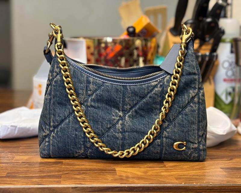 Customer carousel item 7.