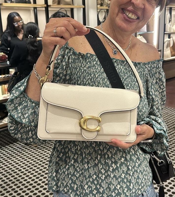 Loved it !!!! Beautiful, perfect size for any occasion ! Super happy !