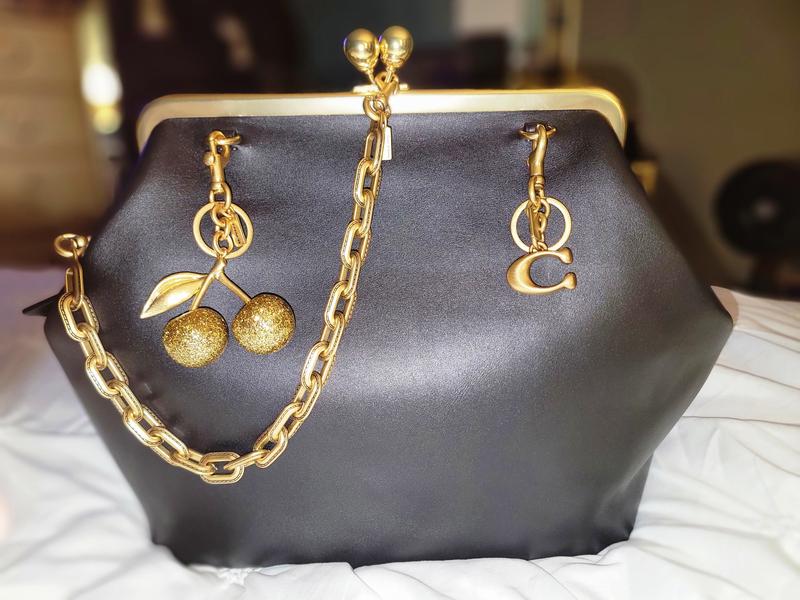 I love my charms and chain! It gives the Kisslock bag character!