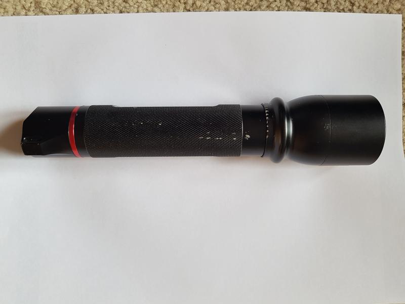 Lampe Torche LED Coast HP14 - 339 Lumens - Mise Au Point Adjustable - Focus