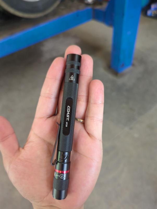 coast rechargeable flashlight hp3r 500 Lumen LED Penlight with Twist Focus, Green lumen low output is ideal for reading Coast HP3R 500 Lumen Rechargeable