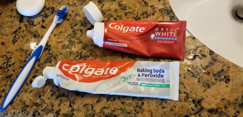 Colgate Optic White with Charcoal Teeth Whitening Toothpaste