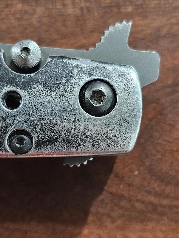 Filed down and wire wheeled quillon