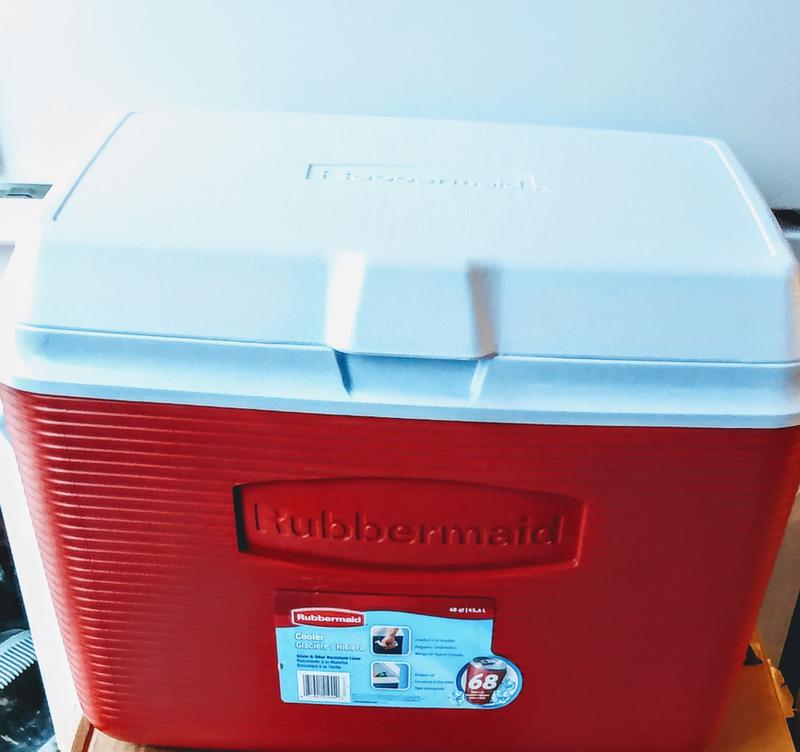 Rubbermaid 48 Quart Hard Sided Cooler, Red for Sale in Holland, MI - OfferUp