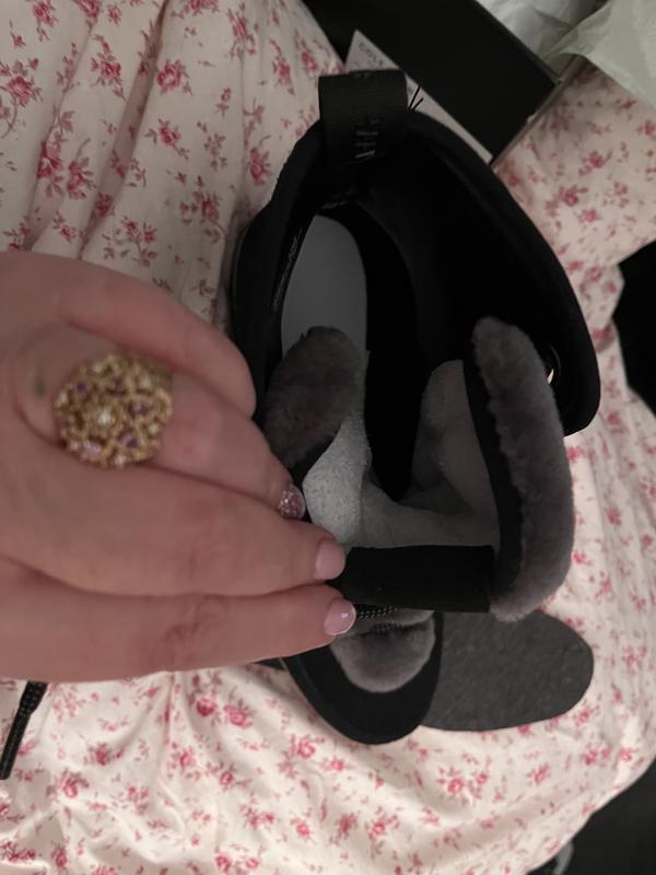 Nice wide tongue. Insert easy to remove d.