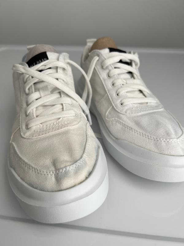 Blue and yellow stain after one wear and one wash