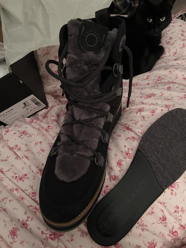 A good looking pair of hikers for the city. Insert removed.