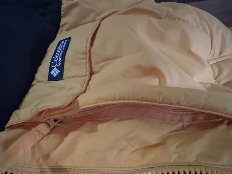 Jacket chest zipper pocket