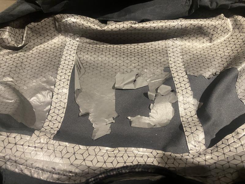 Intérieur du manteau - la surface intérieure se décolle et se désagrège