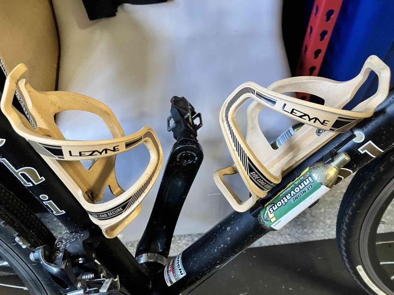 Lezyne side load store flow bottle cage