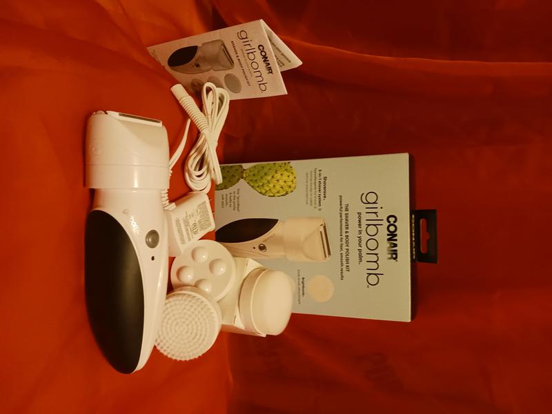Conair GIRLBOMB Shaver Body Polish Kit 2 18 BlackWhite  display picture 1
