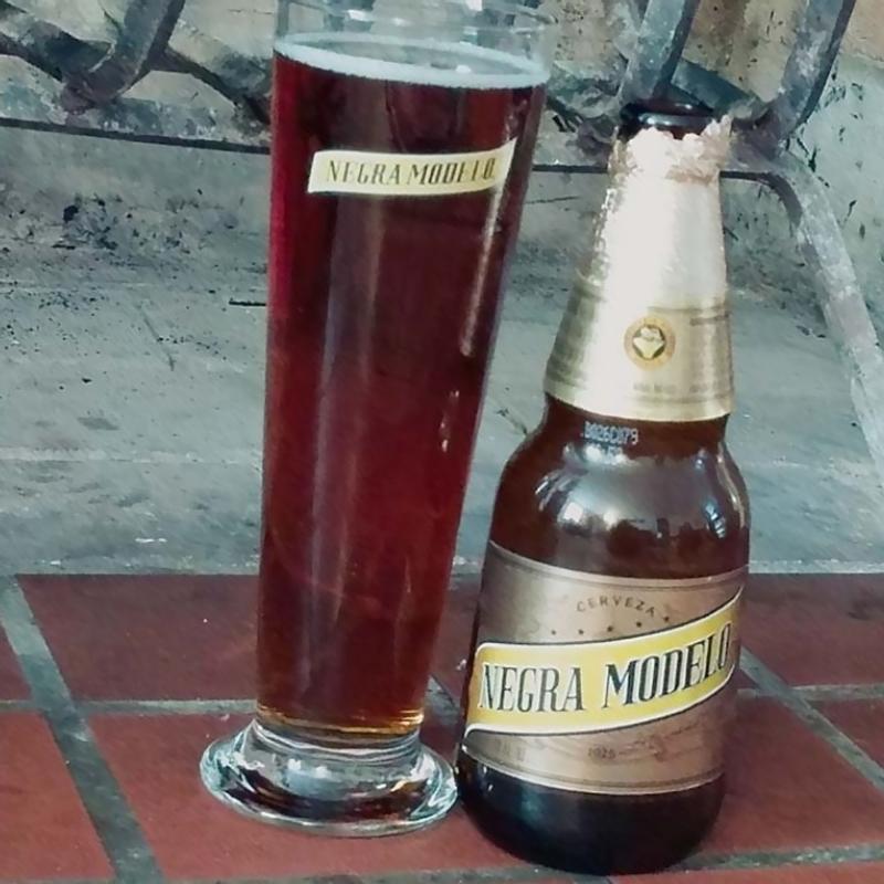 Modelo Beer, Negra - 12 fl oz