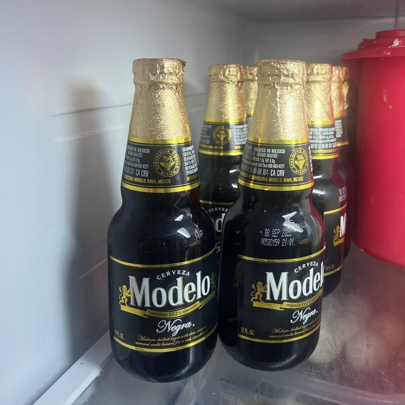 Modelo Negra Amber Lager Mexican Import Beer, 12 Pack, 12 fl oz Glass  Bottles, 5.4% ABV