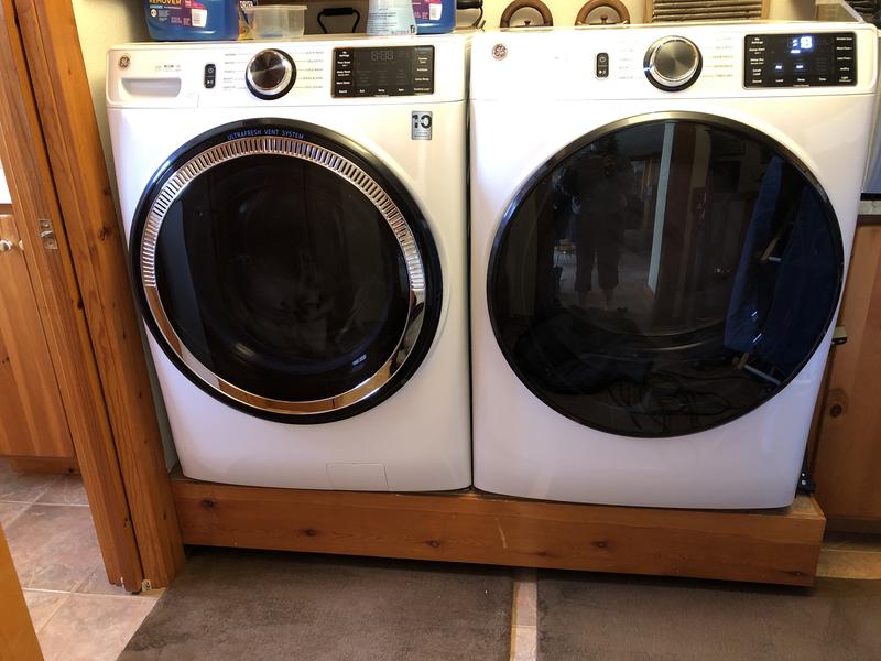GE 4.8 cu. ft. Smart Washer with UltraFresh Vent System with