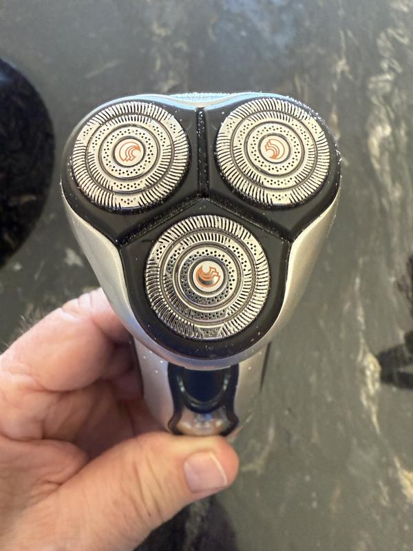 Philips Norelco Shaver 6900 with SenseIQ and Quick Clean Pod