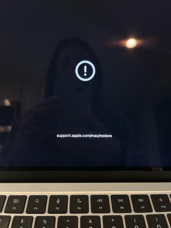 MacBook Air Laptop (13-inch) - Apple M2 chip, 8-core CPU, 10 MacBook Air Laptop (13-inch) - Apple M2 chip, 8-core CPU, 10