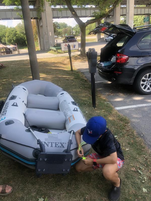 Mariner 3 Inflatable Boat with the Battery and a Mini Sevylor Trolling  Motor (Mounted) 