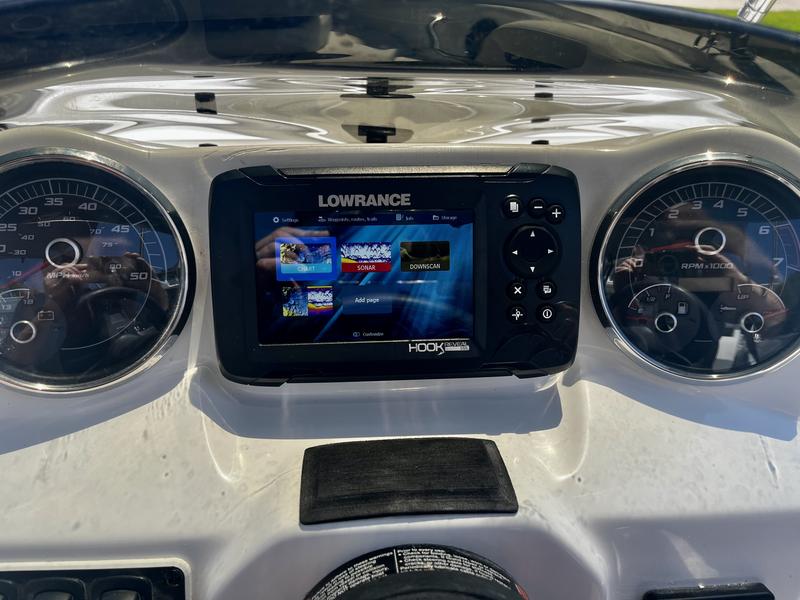 Lowrance HOOK Reveal 5 SplitShot - 5-inch Fish Finder with SplitShot  Transducer, Preloaded C-MAP US Inland Mapping : : Sports &  Outdoors