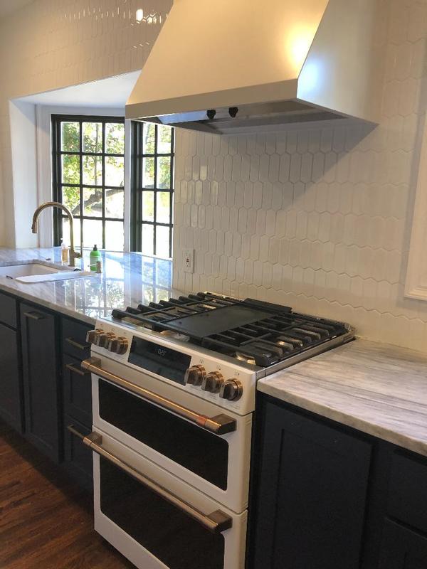 Range Hood Mounting Height (Complete Guide)