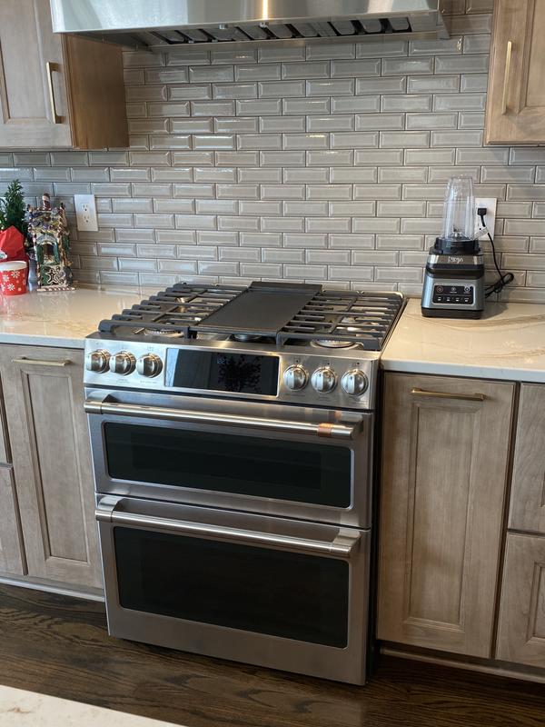 Café™ 30" Smart SlideIn, FrontControl, Gas DoubleOven Range with