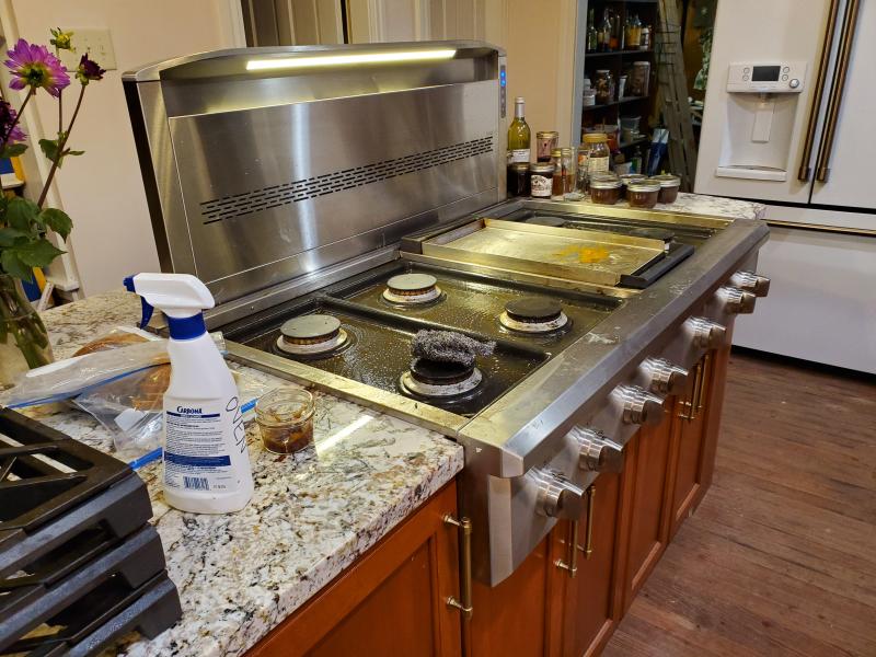 Cafe - CGU486P2TS1 - Café™ 48 Commercial-Style Gas Rangetop with 6 Burners  and Integrated Griddle (Natural Gas)-CGU486P2TS1