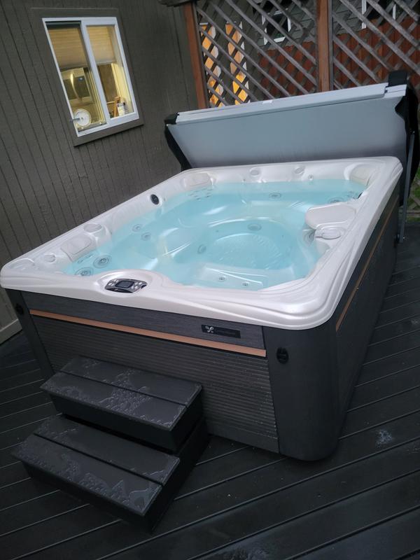 Martinique® Hot Tub - Reviews and Specs - Caldera Spas