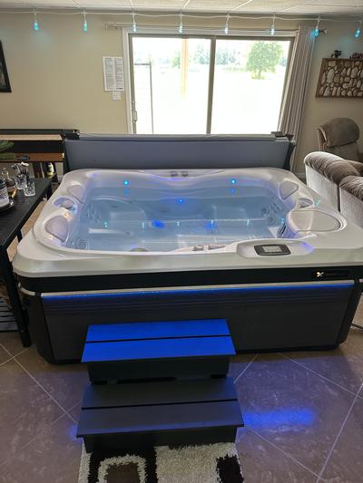 Ravello™ Hot Tub - Reviews and Specs - Caldera Spas