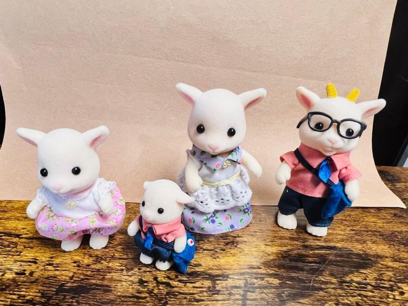 Sylvanian Families Calico Critters Brightfield Goat Family