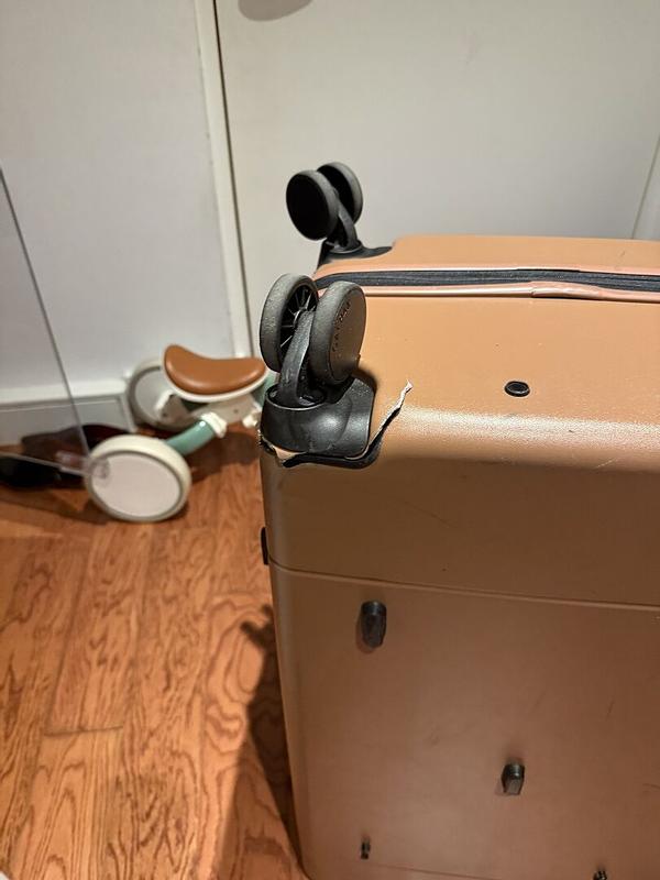 Customer photo for "Calpak products are rubbish. You"