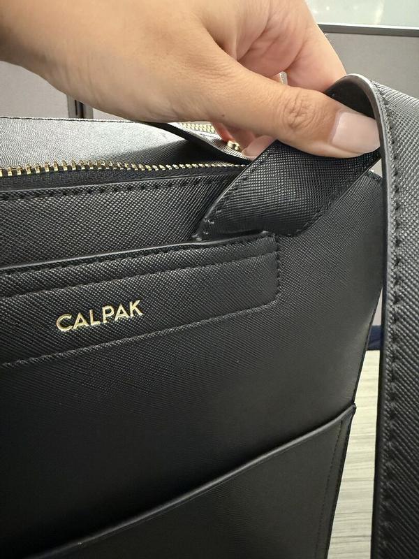 Customer photo for "Not worth it, poor quality"