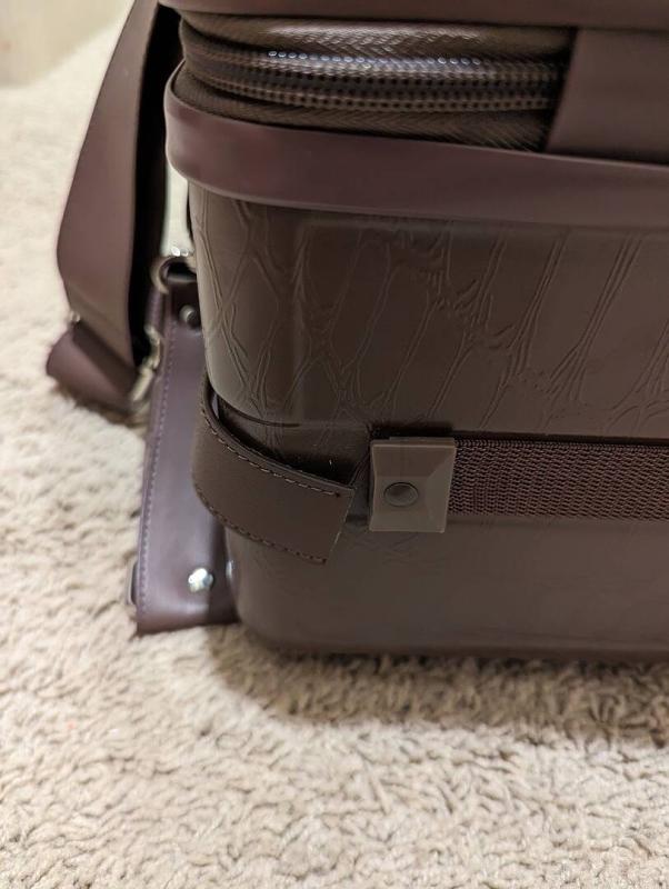 Customer photo for "Great design but lacking in quality"