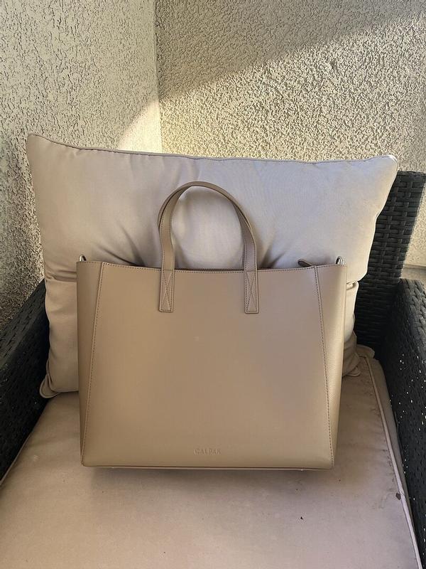 Customer photo for "High quality laptop tote!"