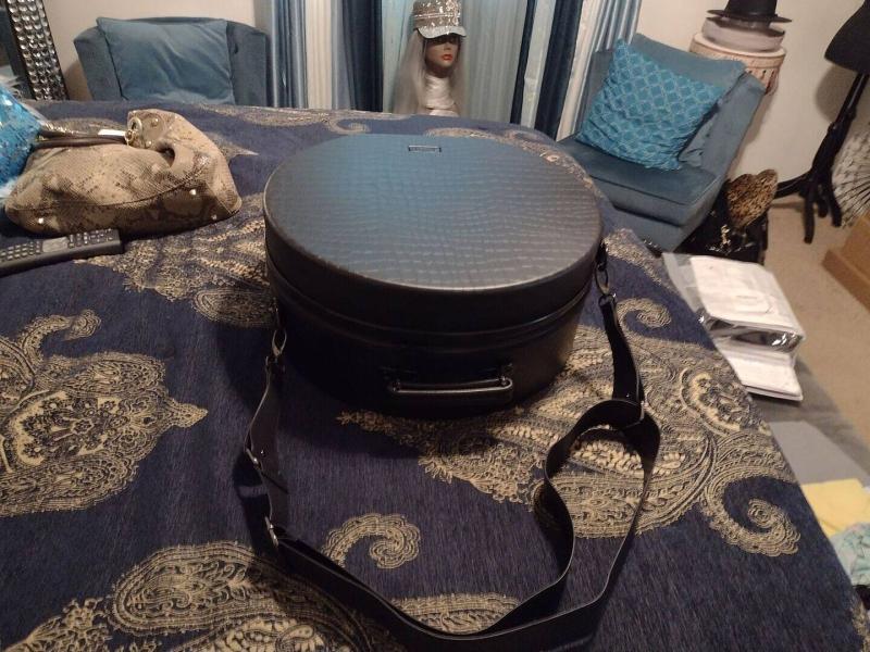 Customer photo for "Trnk Medium Hat Box"