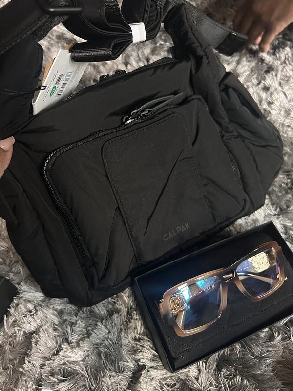Customer photo for "Love this bag! The size"
