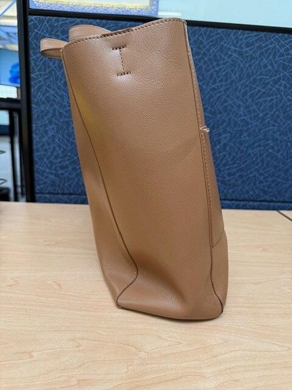 Customer photo for "Doesn't Hold it's Shape and Hardware Broke"