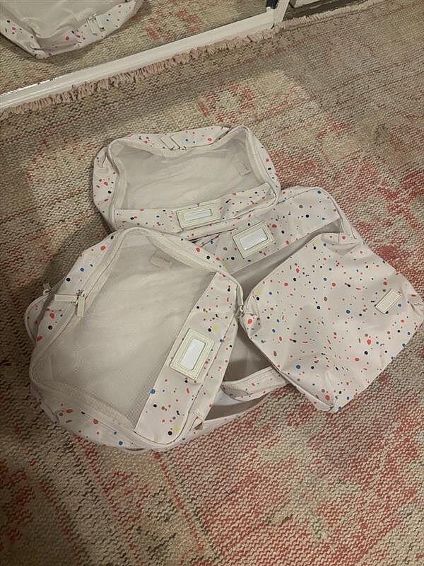 Customer photo for "Cute set, but docking a"