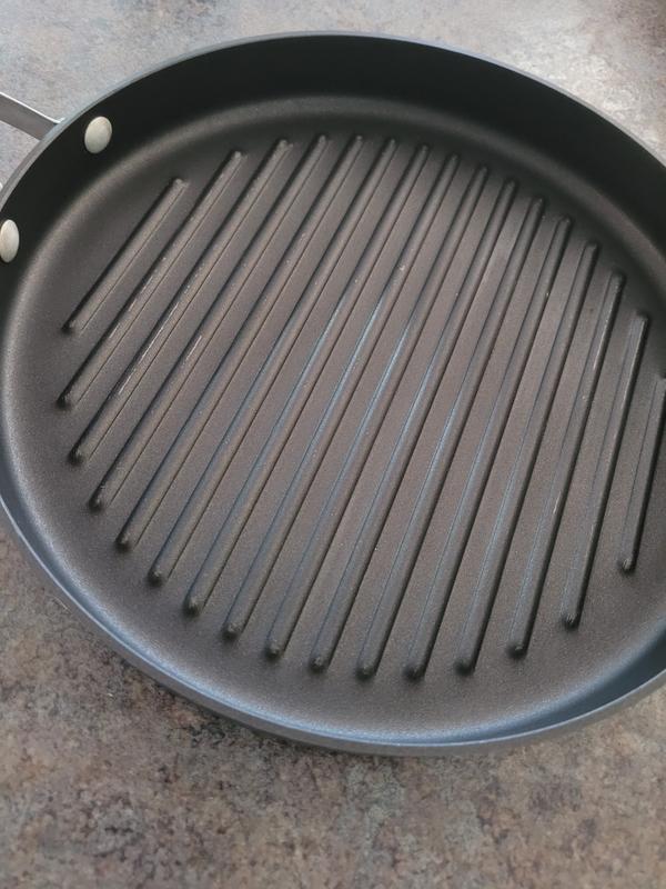Calphalon Hard Anodized Non-Stick 12in Round Grill Pan SHOWS WEAR