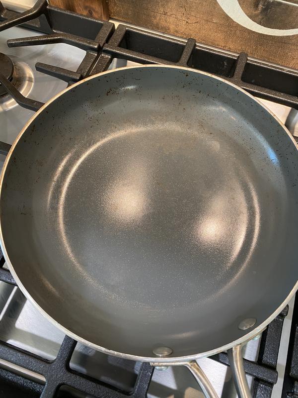 Calphalon Pan - Is this still safe to use? The surface seems to be coming  off after years of scrubbing. Any links or resource I can learn from? :  r/cookware