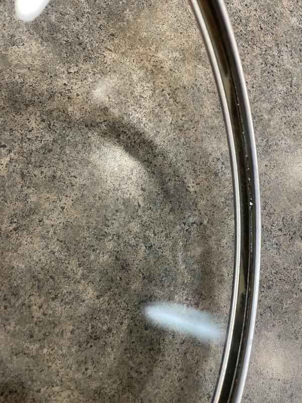 Grease, food and water trapped in lid