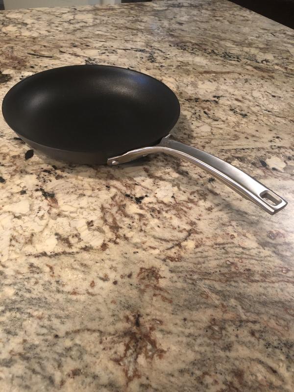 Calphalon Signature™ Hard-Anodized Nonstick 10-Inch Omelette Pan 