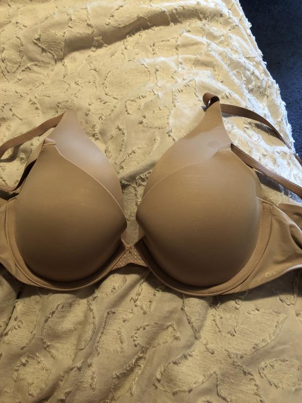 Same brand and size- clearly difference in cup size