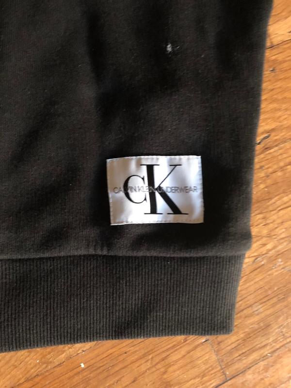 Logo on lower bottom