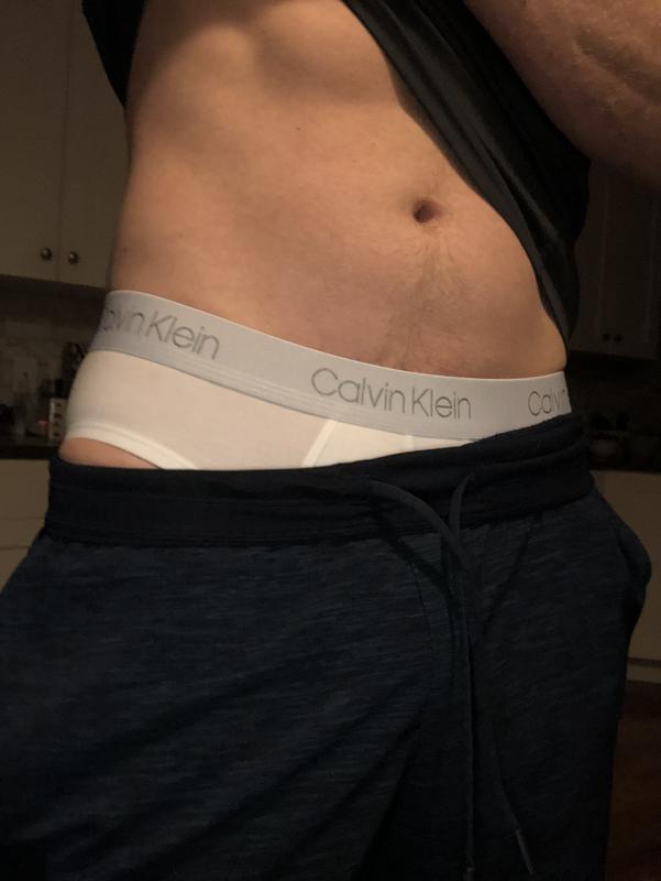 160lbs, 6ft wearing a medium.