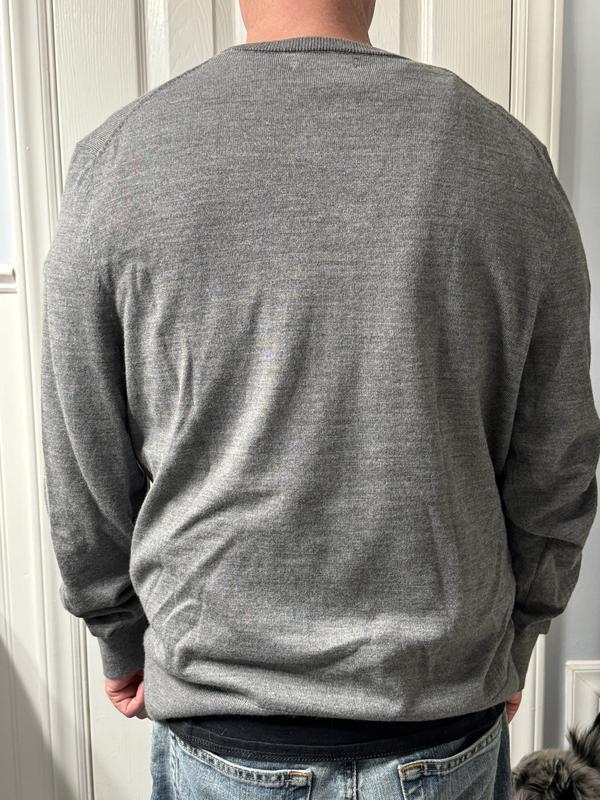 Back view sweater.
