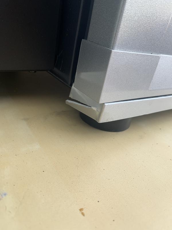 Picture of door broken upon receipt of product