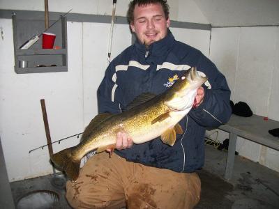 9 Ilbs Walleye Through the Ice 2010