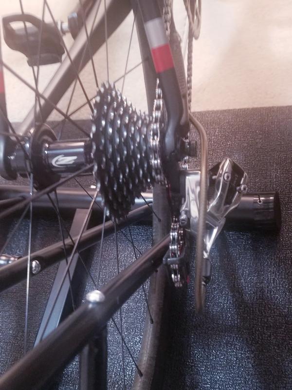 Cross bar in the way of derauiller