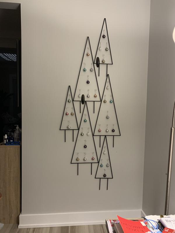 Command 3M hook holds 6 metal trees!