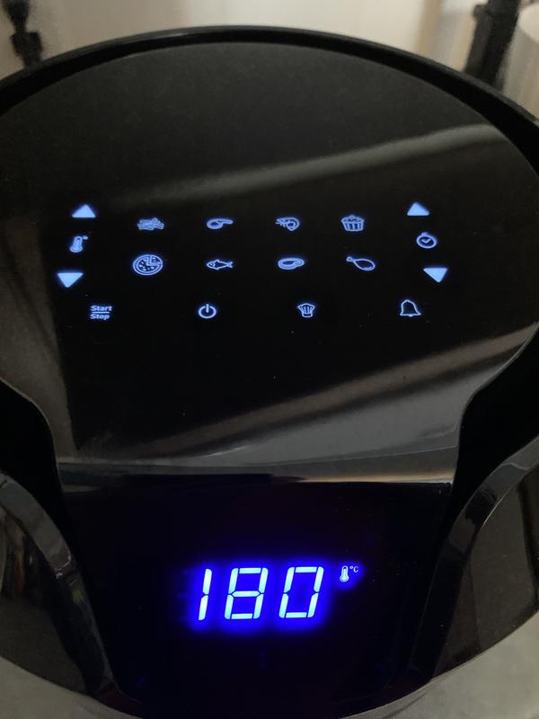 Easy to use control buttons and display with temperature and timer countdown.