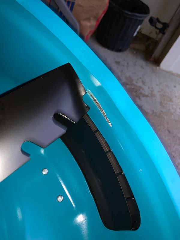 Brand new, blade scrapes metal side